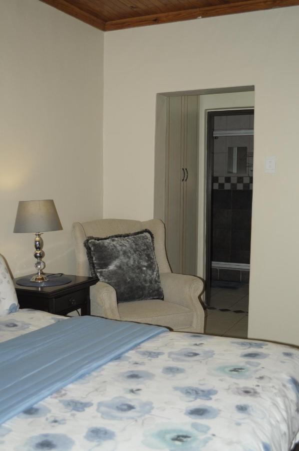 @Home Guest House รัสเทนเบิร์ก ภายนอก รูปภาพ