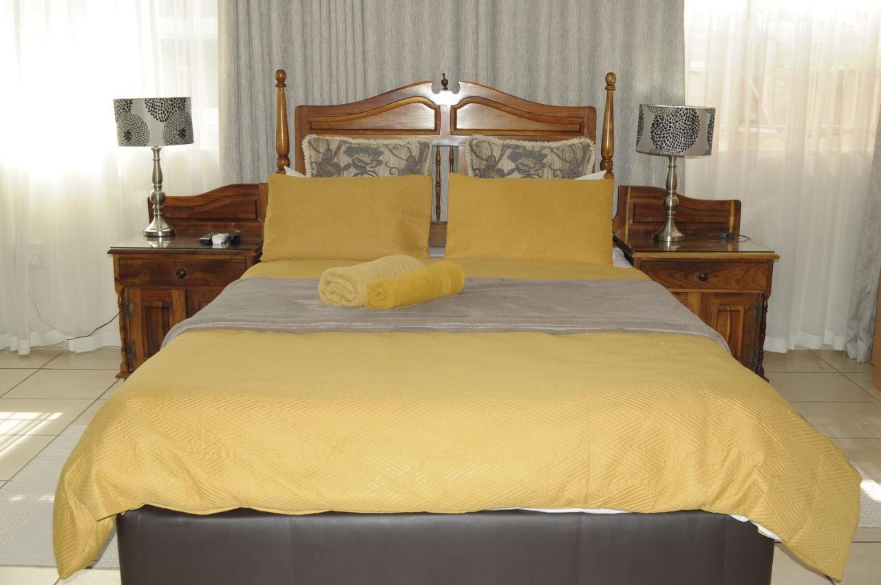 @Home Guest House รัสเทนเบิร์ก ภายนอก รูปภาพ