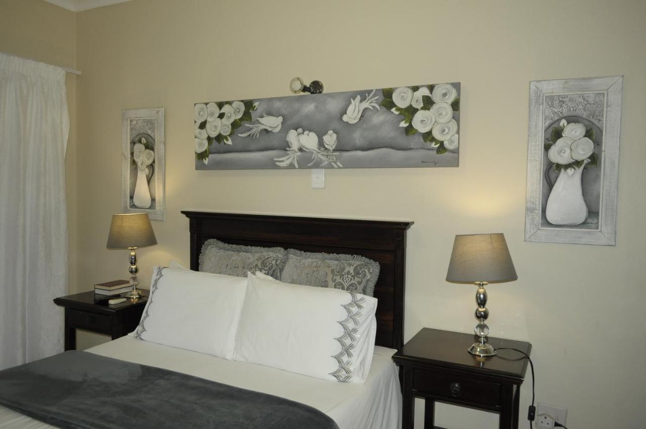 @Home Guest House รัสเทนเบิร์ก ภายนอก รูปภาพ