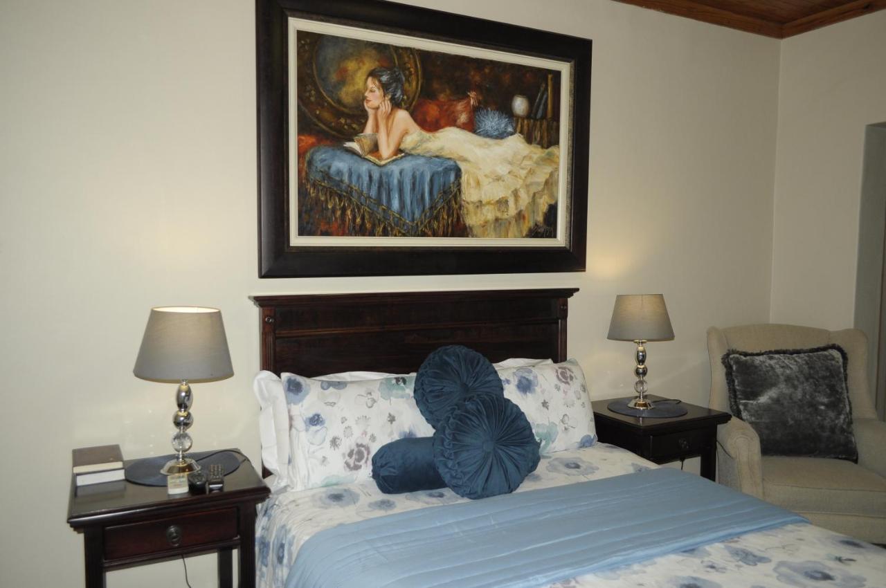 @Home Guest House รัสเทนเบิร์ก ภายนอก รูปภาพ