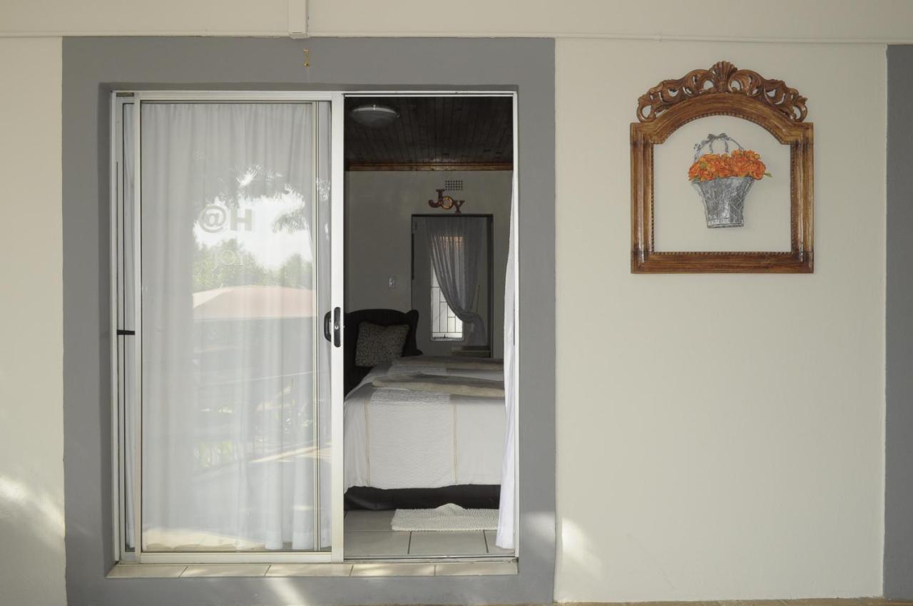 @Home Guest House รัสเทนเบิร์ก ภายนอก รูปภาพ