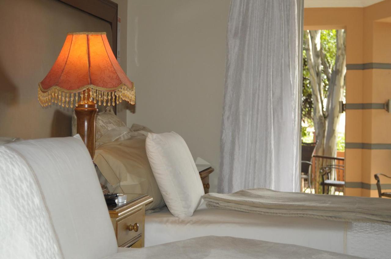 @Home Guest House รัสเทนเบิร์ก ภายนอก รูปภาพ