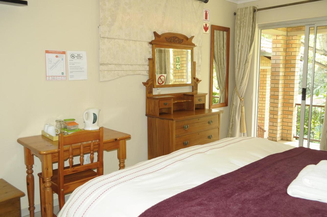 @Home Guest House รัสเทนเบิร์ก ภายนอก รูปภาพ