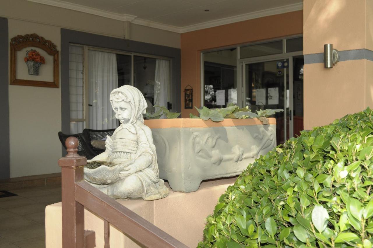 @Home Guest House รัสเทนเบิร์ก ภายนอก รูปภาพ