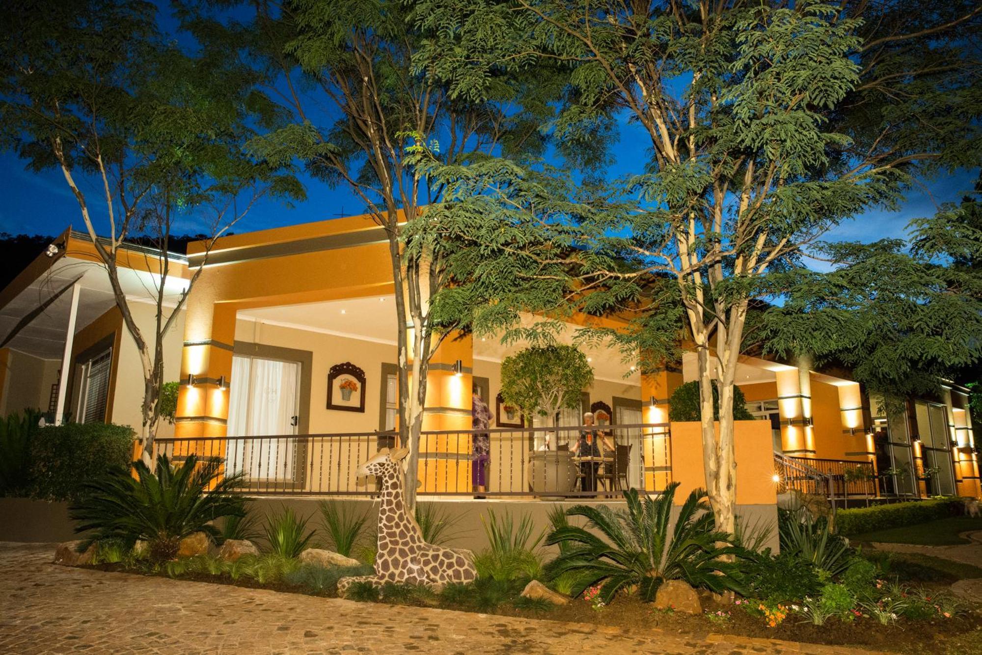 @Home Guest House รัสเทนเบิร์ก ภายนอก รูปภาพ
